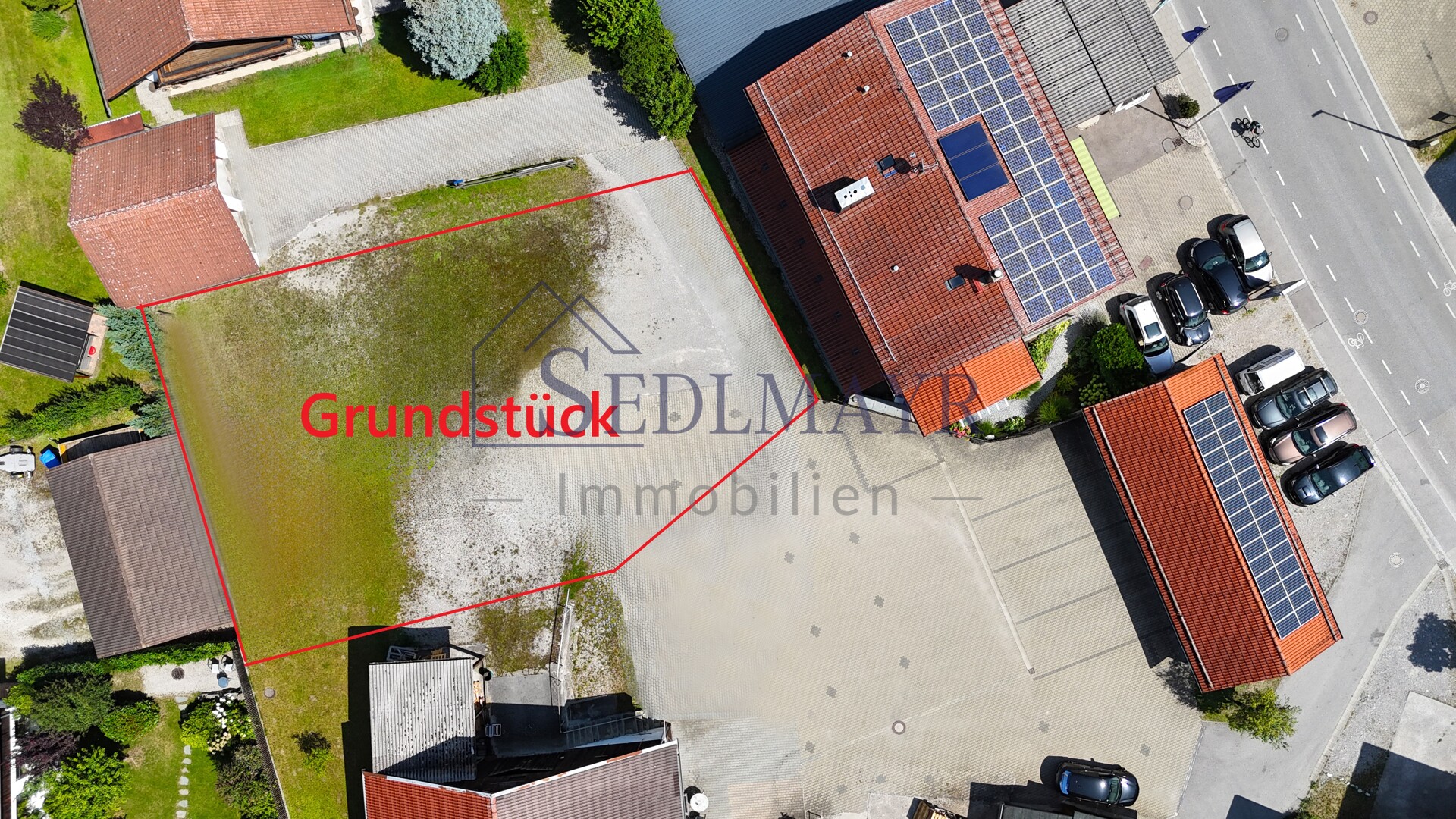 Ansicht Grundstück mit Grenze
