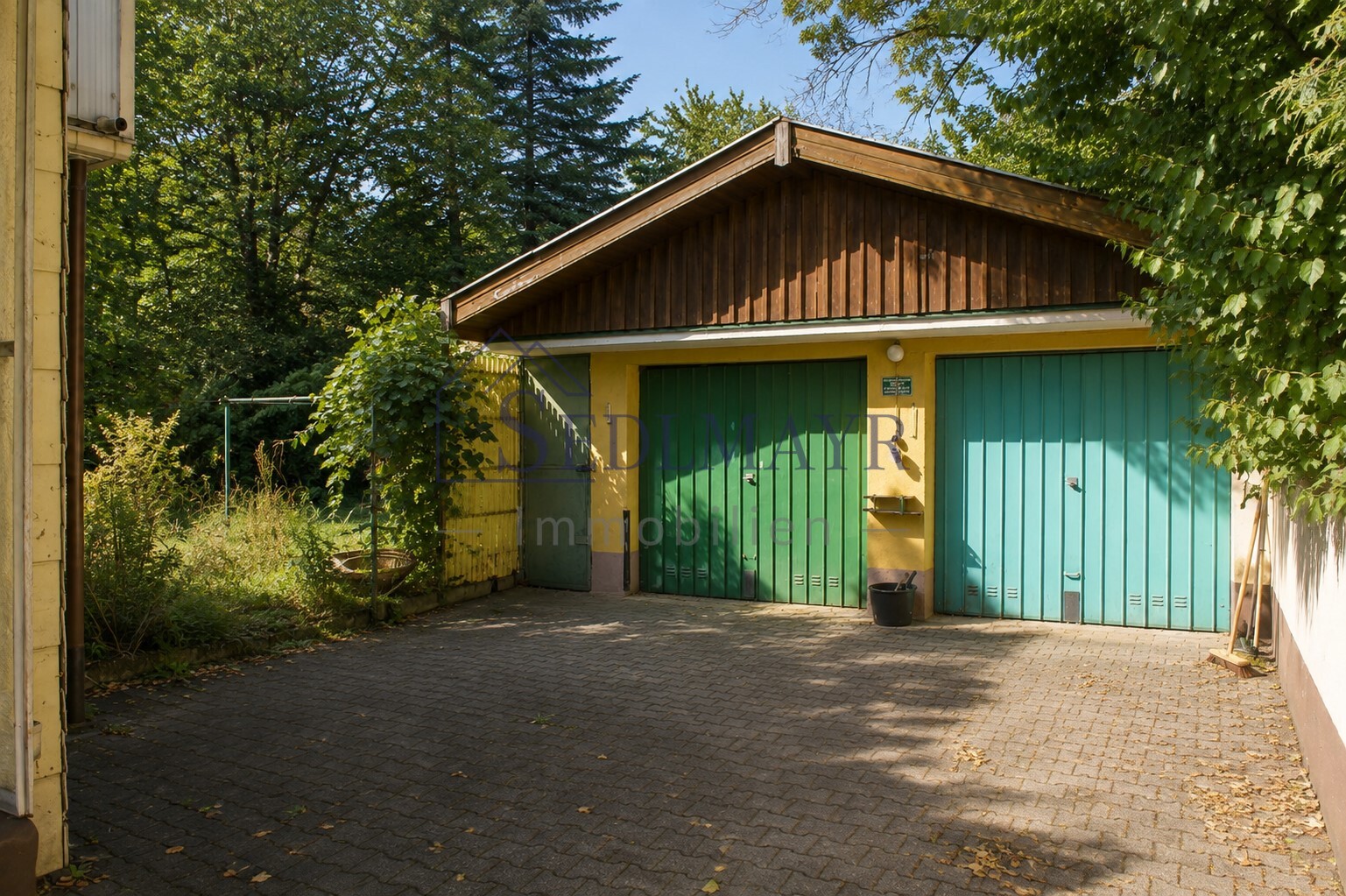 Ansicht Garage Einfahrt