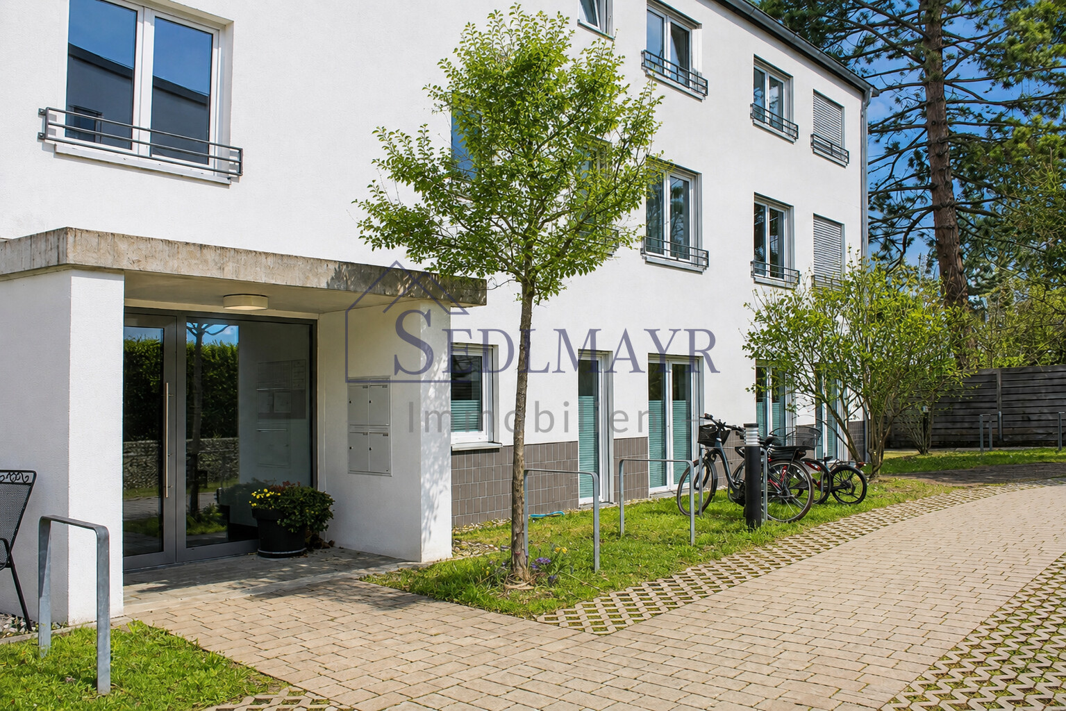 Außenansicht Eingangsbereich